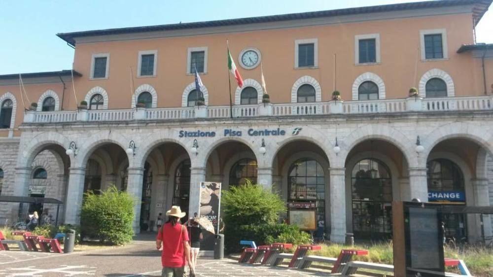 Academy House Pisa Centrale Luaran gambar